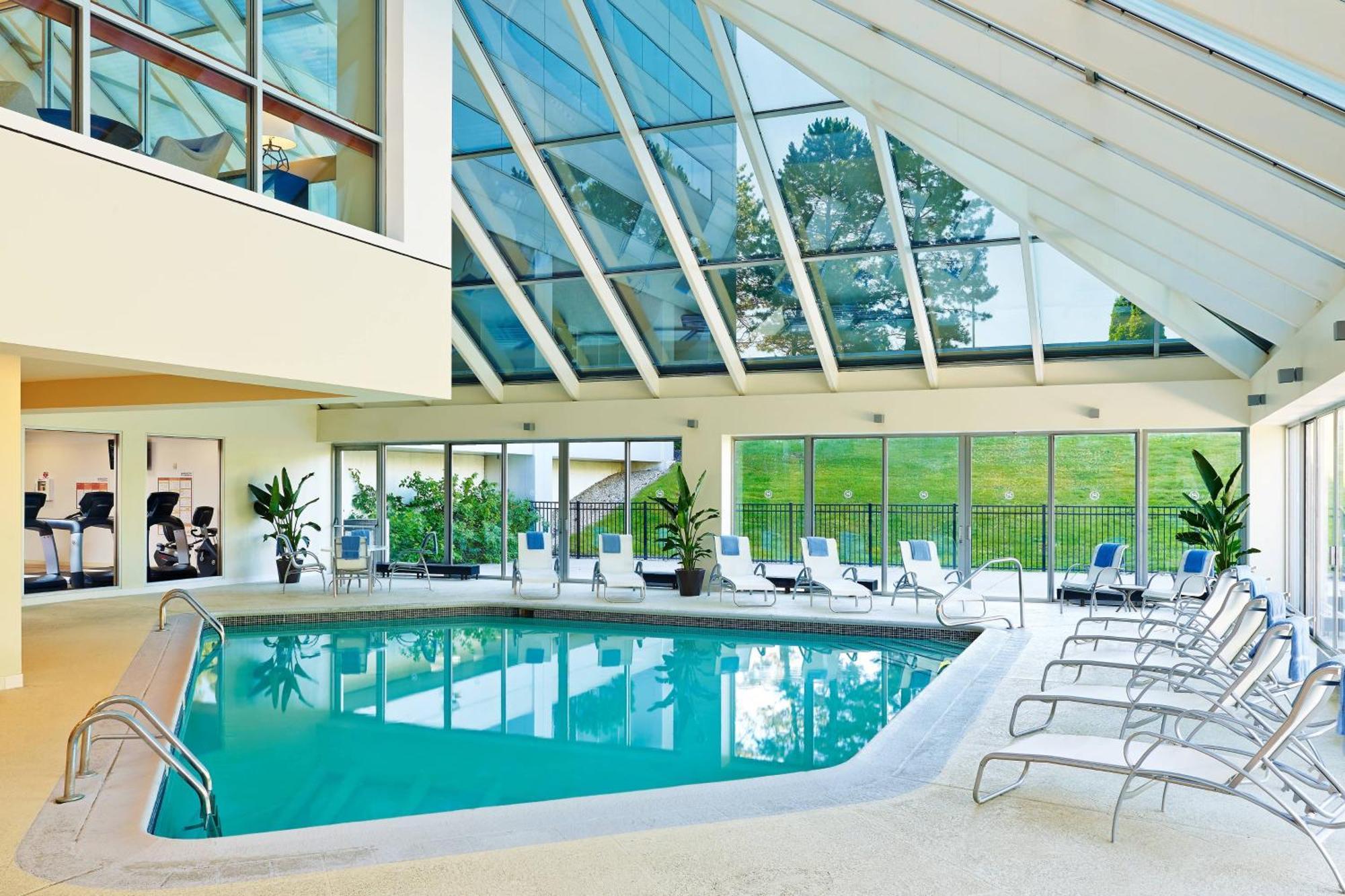 Sheraton Detroit Novi Exterior photo